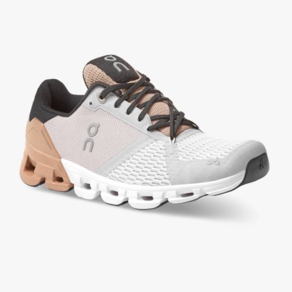 On Cloud tennis shoes Cloudflyer, Glacier | Rosebrown Women's, Size 7